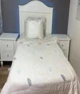 سرير نوم مع 2 كومدينة مع مكتب بدروج مع تواليت بدروج ( كالجديد ).