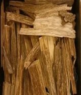 عود بخور شي طيب ريحه خيال