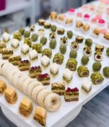 عصائر فريش حلويات تمر محشي وشكولا