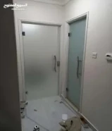 فني زجاج سكريت ومرايا خدمه جميع مناطق الكويت