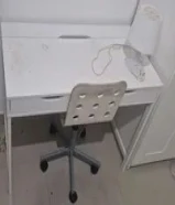 مكتب طاولة كمبيوتر لون أبيض (إيكيا) مع كرسي مكتبي خشب متحرك