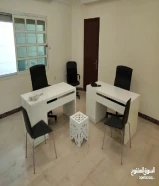 للبيع اثاث مكتبي بحالة ممتازة عدد 2 مكتب