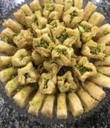 شيف حلويات غربيه وعربيه يطلب عمل