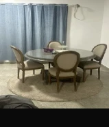 سفره مستديره واربع كراسى