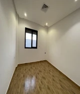 للإيجار شقه المسايل مع روف