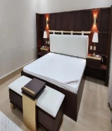 للبيع غرفة نوم نظيفة