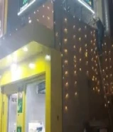 محل عصائر و مرطبات على شارع رئسي بجانب مجمع مشهور و كليات للبيع لاعلى سعر67070736