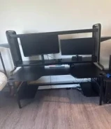 مكتب ايكيا جيمنج لون اسود وللجادين فقط متانه عالية يدوم حتى 15 سنة FREDDE IKEA GAMING DESK .