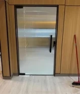 فني تركيب زجاج ومرايا