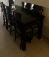 طاولة طعام مع 6 كراسي