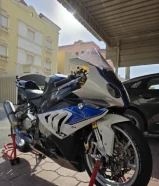 للبيع hp4 نظيف وشرط فحص وين ماتبي ويطلعه تصريح من الوكاله full carbon ومعاه هم كفرات الوكاله بصوره