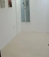 شقه للايجار غرفه وصاله وحمام ومطبخ وافدين فقط موقع مميز تكييف سنترال براكن سيارات