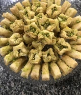 شيف حلويات غربيه وعربيه يطلب عمل