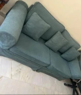 WDطقم كنب من THE ONE و طاولات خشب بحالة جيدة