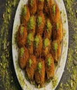 معلم حلويات يطلب عمل