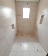 معلم تركيب وتكسير سراميك رخام جرانيت باركيه بلاستيك وتركيب المطابخ والحمامات تمديد الصحي وصيانتها