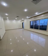 للإيجار دور الصديق مع بلكونه