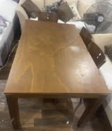 Dining table with 6 chairs used but like new / مع 6 كراسي طاولة طعام مستعملة تشبه الجديدة