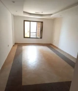 للوافدين بدون عمولات شقة بالسالمية صف ثاني من البحر 2 غرفة وغرفة خادمة