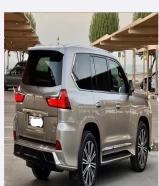 للبيع لكزس LX 570  موديل 2016 بحالة ممتازة