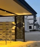 حداده عامه مظلات حديثه باجواد التفاصيل وديوانيات متحركه وثابته وسلالم داخليه واسوار