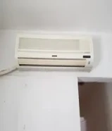 وحدات تكييف عدد 2 بحالة جيدة جدا (واحد سامسونج والثاني TCL)